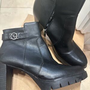 Stylish Black Ankle Boots with Buckle Detail